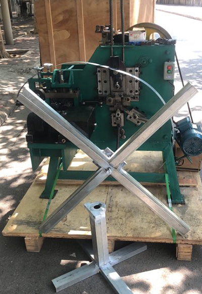 Packing Metal clips 19mm, checking before shipping of-strapping clip-machine